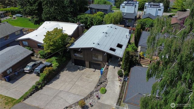 4033 52nd Place SW, Seattle, WA 98116