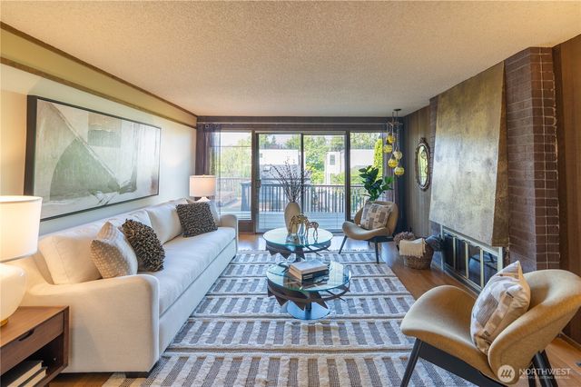 4033 52nd Place SW, Seattle, WA 98116
