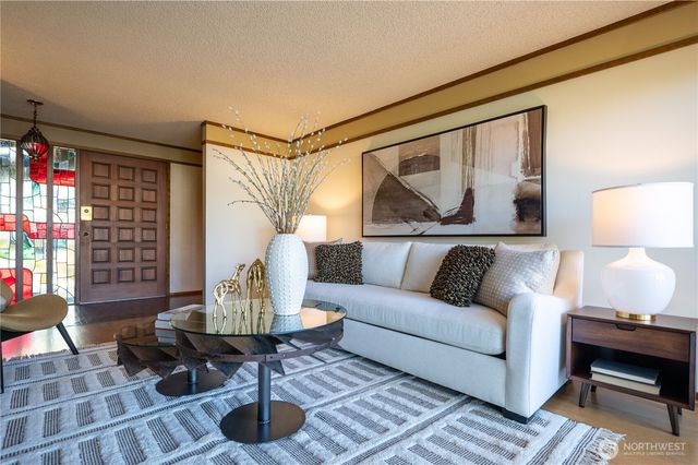 4033 52nd Place SW, Seattle, WA 98116