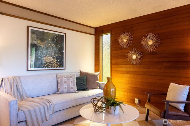 4033 52nd Place SW, Seattle, WA 98116