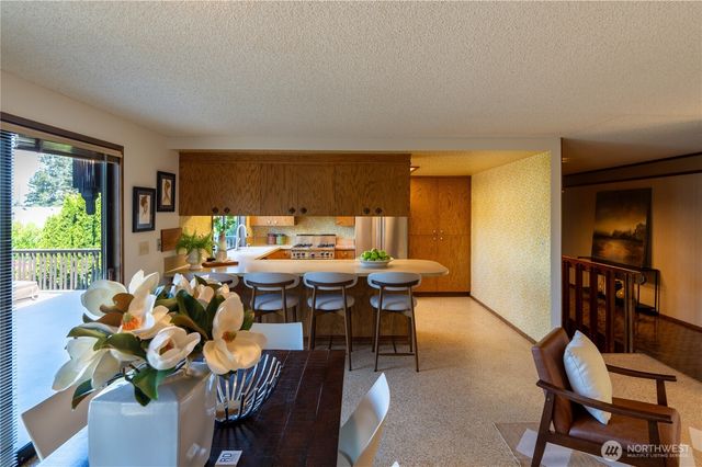 4033 52nd Place SW, Seattle, WA 98116
