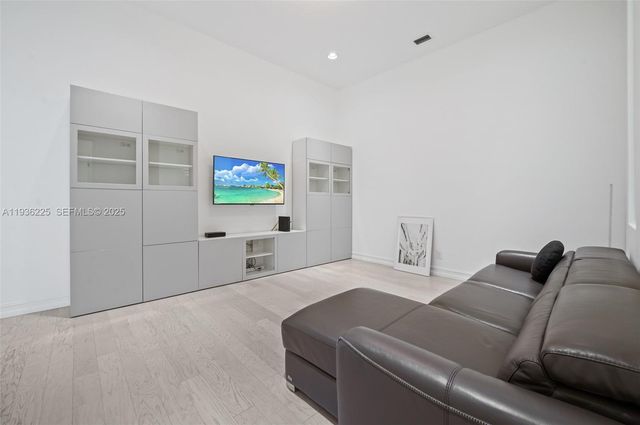 5292 S Sterling Ranch Cir, Davie, FL 33314