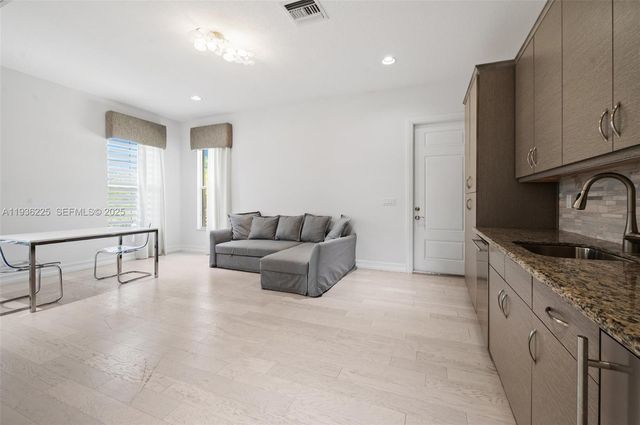 5292 S Sterling Ranch Cir, Davie, FL 33314