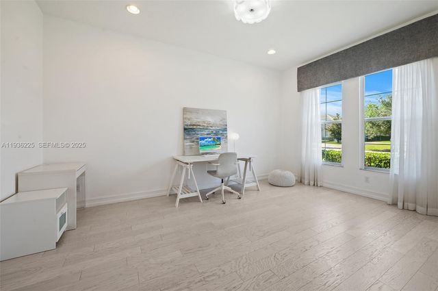 5292 S Sterling Ranch Cir, Davie, FL 33314