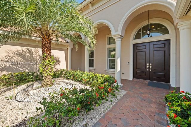 5292 S Sterling Ranch Cir, Davie, FL 33314