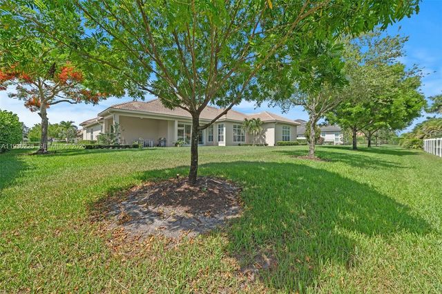 5292 S Sterling Ranch Cir, Davie, FL 33314