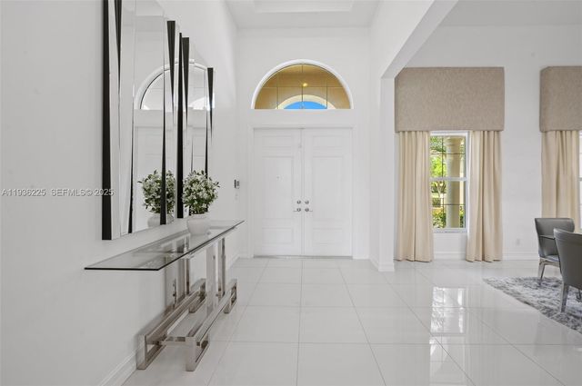 5292 S Sterling Ranch Cir, Davie, FL 33314