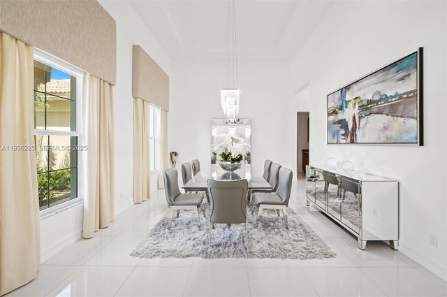 5292 S Sterling Ranch Cir, Davie, FL 33314