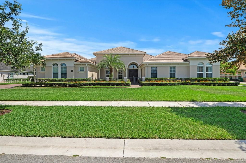 5292 S Sterling Ranch Cir, Davie, FL 33314
