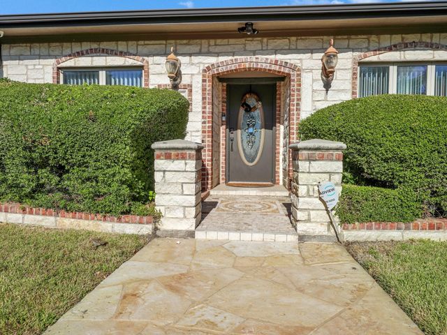 3015 Kensington Drive, Mesquite, TX 75150