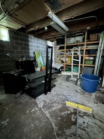 2112 Martin Luther King Jr Parkway, Des Moines, IA 50314