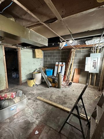 2112 Martin Luther King Jr Parkway, Des Moines, IA 50314