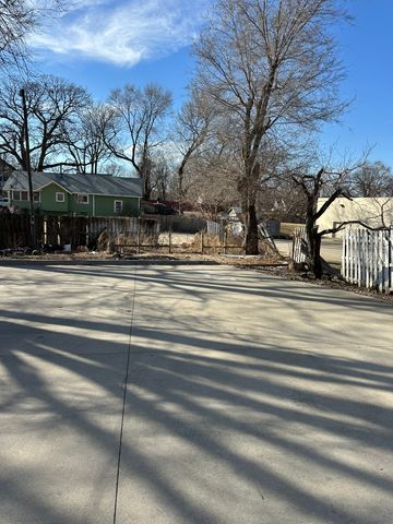 2112 Martin Luther King Jr Parkway, Des Moines, IA 50314