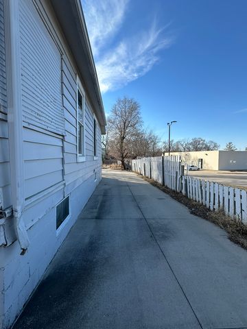 2112 Martin Luther King Jr Parkway, Des Moines, IA 50314