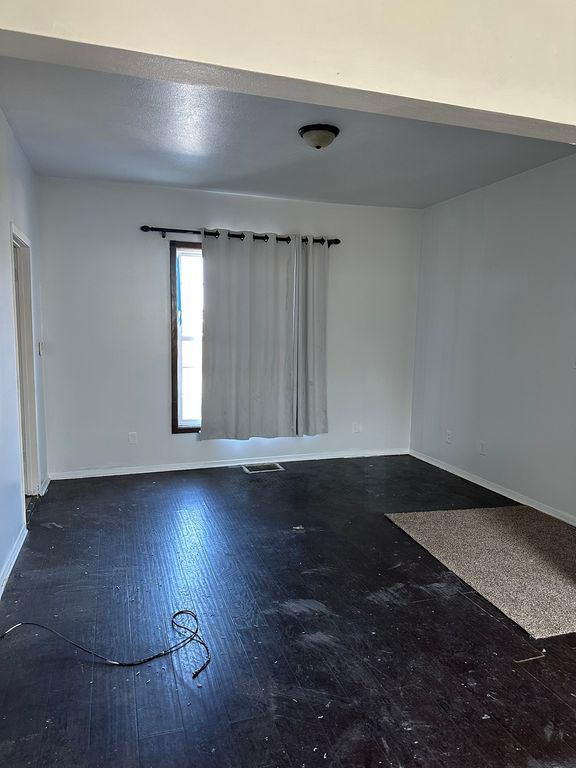 2112 Martin Luther King Jr Parkway, Des Moines, IA 50314