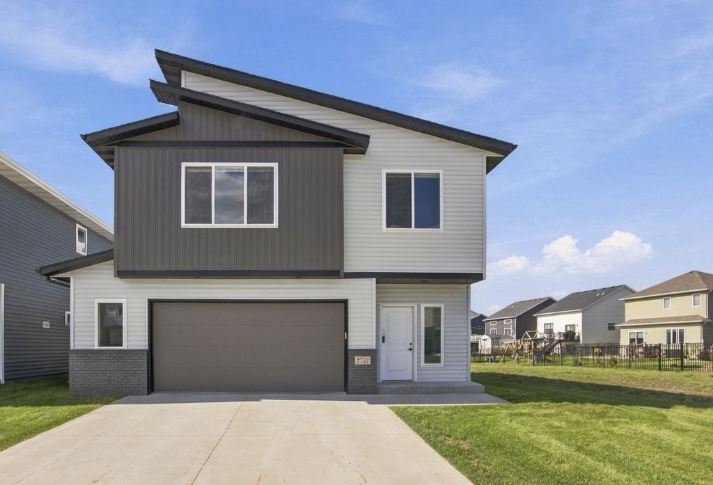 2722 12th Street W, West Fargo, ND 58078
