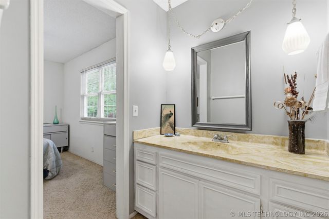 508 Meadowood Drive, Broken Arrow, OK 74011