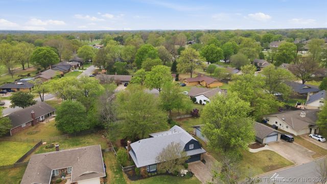 508 Meadowood Drive, Broken Arrow, OK 74011