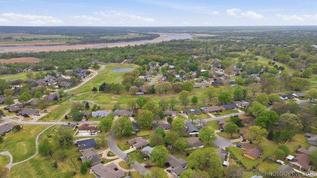 508 Meadowood Drive, Broken Arrow, OK 74011