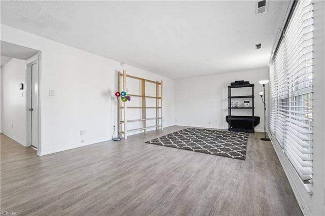 912 Amherst LN, Virginia Beach, VA 23463