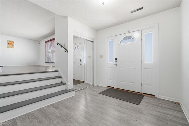 912 Amherst LN, Virginia Beach, VA 23463