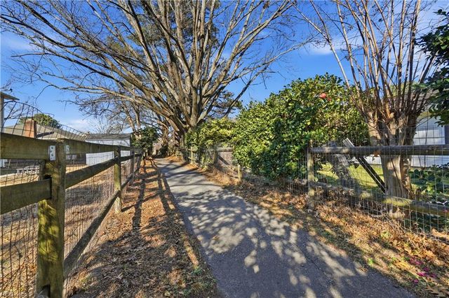 912 Amherst LN, Virginia Beach, VA 23463