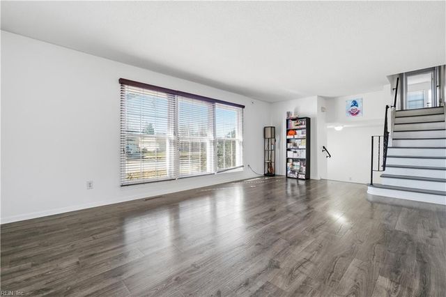 912 Amherst LN, Virginia Beach, VA 23463