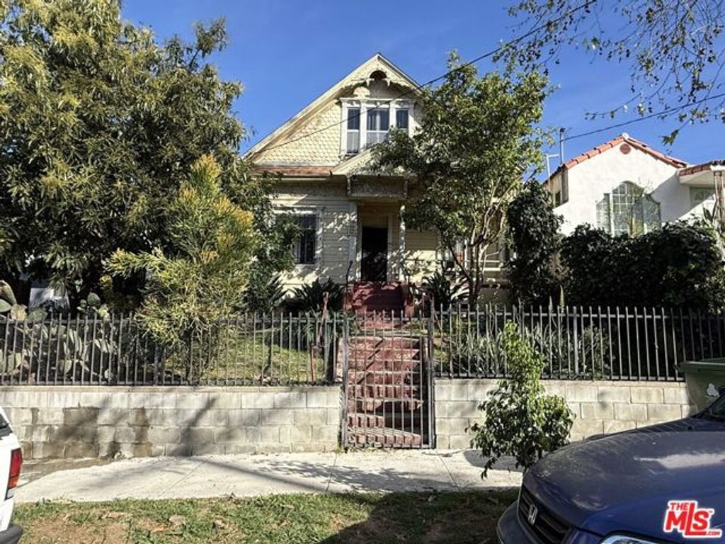 324 N Burlington Avenue, Los Angeles, CA 90026