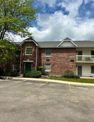 421 Leah Lane 2D, Woodstock, IL 60098