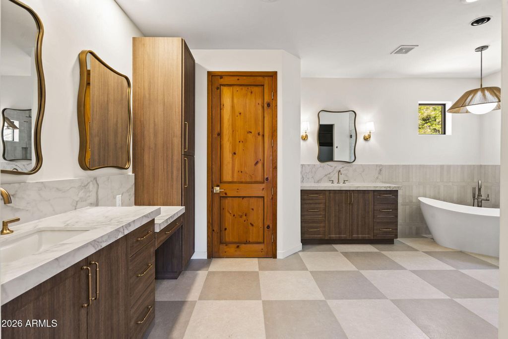 Image 16 of property listing at 2578 OLD MUNDS Highway, Flagstaff, AZ 86005