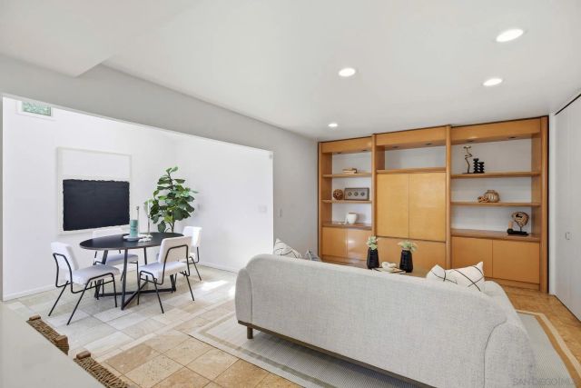 2264 Caminito Castillo, La Jolla, CA 92037