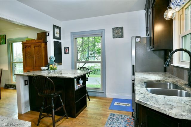 322 Genesee Avenue NE, Warren, OH 44483
