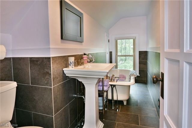 322 Genesee Avenue NE, Warren, OH 44483