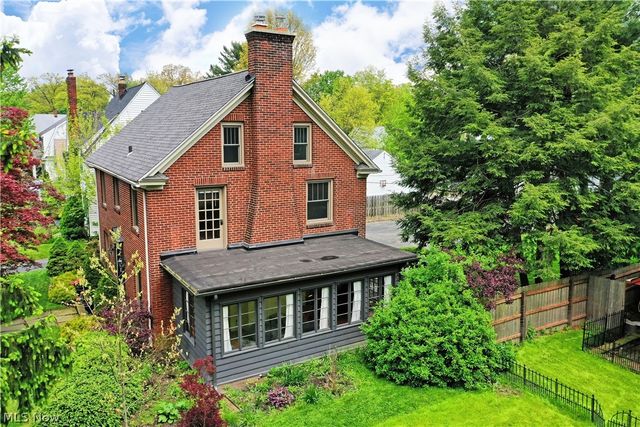 322 Genesee Avenue NE, Warren, OH 44483