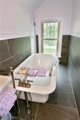 322 Genesee Avenue NE, Warren, OH 44483