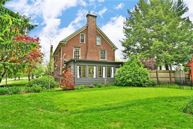 322 Genesee Avenue NE, Warren, OH 44483