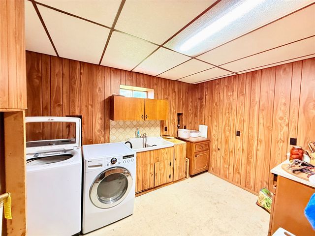 1664 SKYLINE Drive, Erie, PA 16509