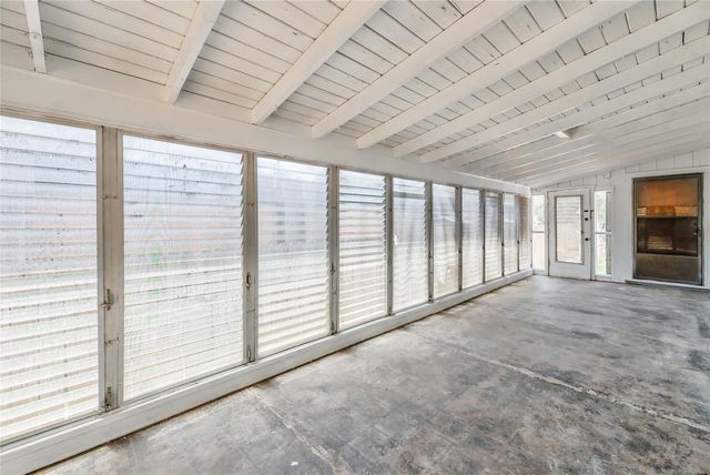 104 N Pecan Street, Woodville, TX 75979