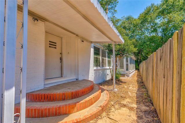 104 N Pecan Street, Woodville, TX 75979