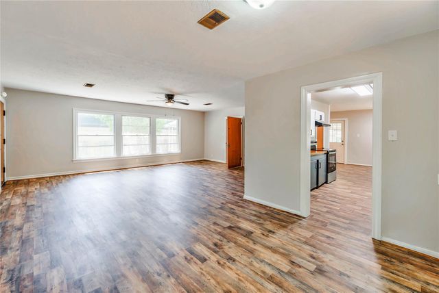 104 N Pecan Street, Woodville, TX 75979