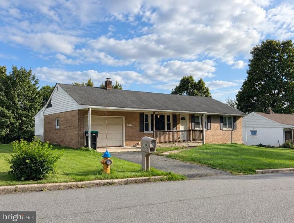 308 BLACKWOOD DR, Reading, PA 19606