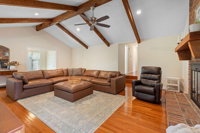 8206 Oakmont Drive, Nixa, MO 65714