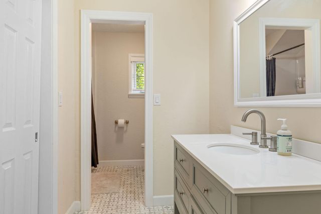 8206 Oakmont Drive, Nixa, MO 65714