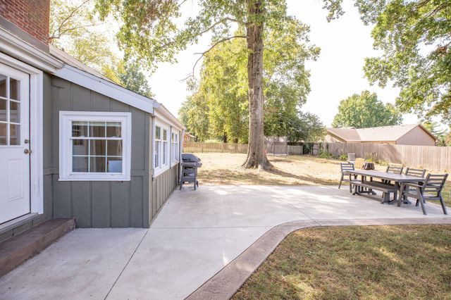 8206 Oakmont Drive, Nixa, MO 65714