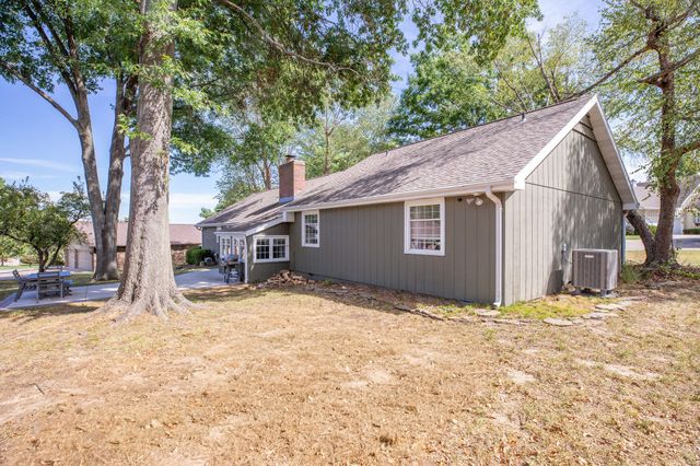 8206 Oakmont Drive, Nixa, MO 65714