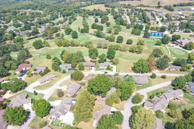 8206 Oakmont Drive, Nixa, MO 65714
