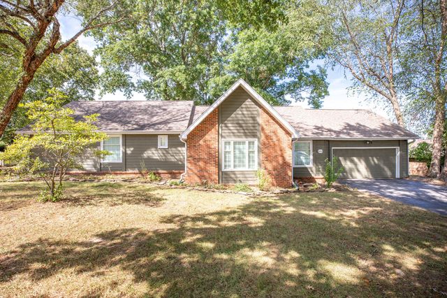 8206 Oakmont Drive, Nixa, MO 65714
