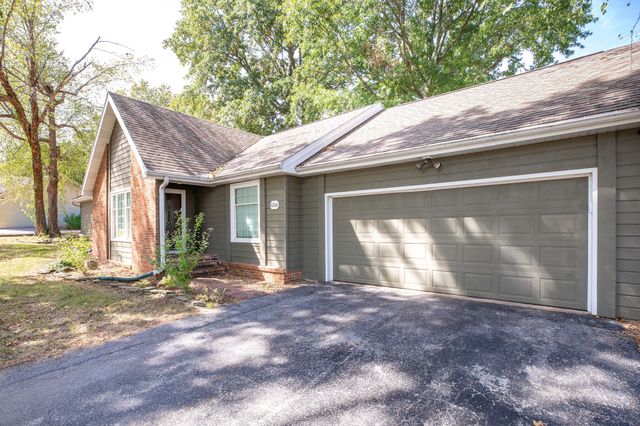 8206 Oakmont Drive, Nixa, MO 65714