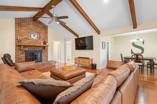 8206 Oakmont Drive, Nixa, MO 65714