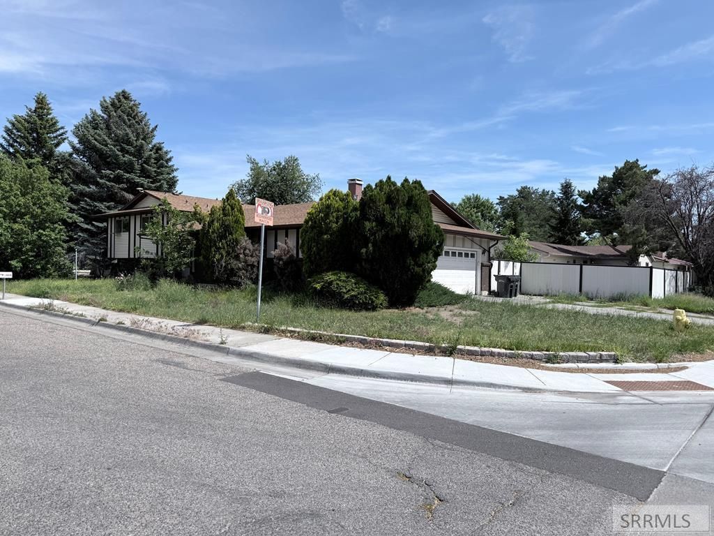 Image 2 of property listing at 1688 Parley Street, Idaho Falls, ID 83404